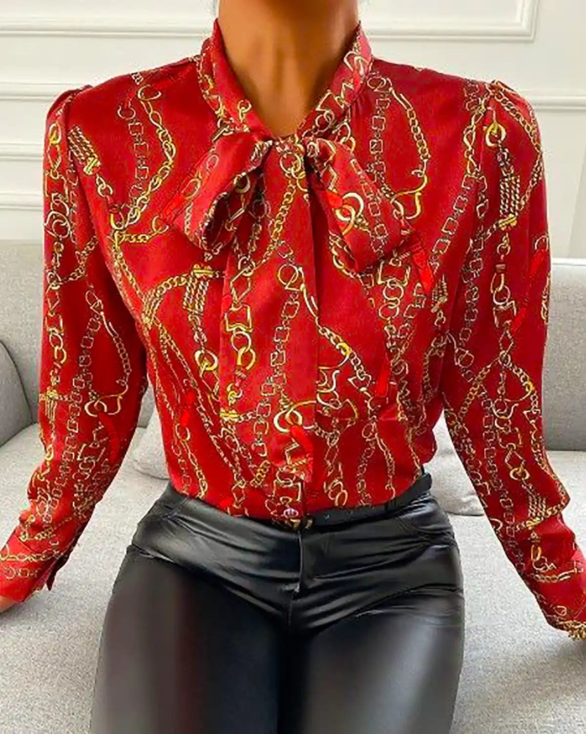 بلوز قرمز زنانه