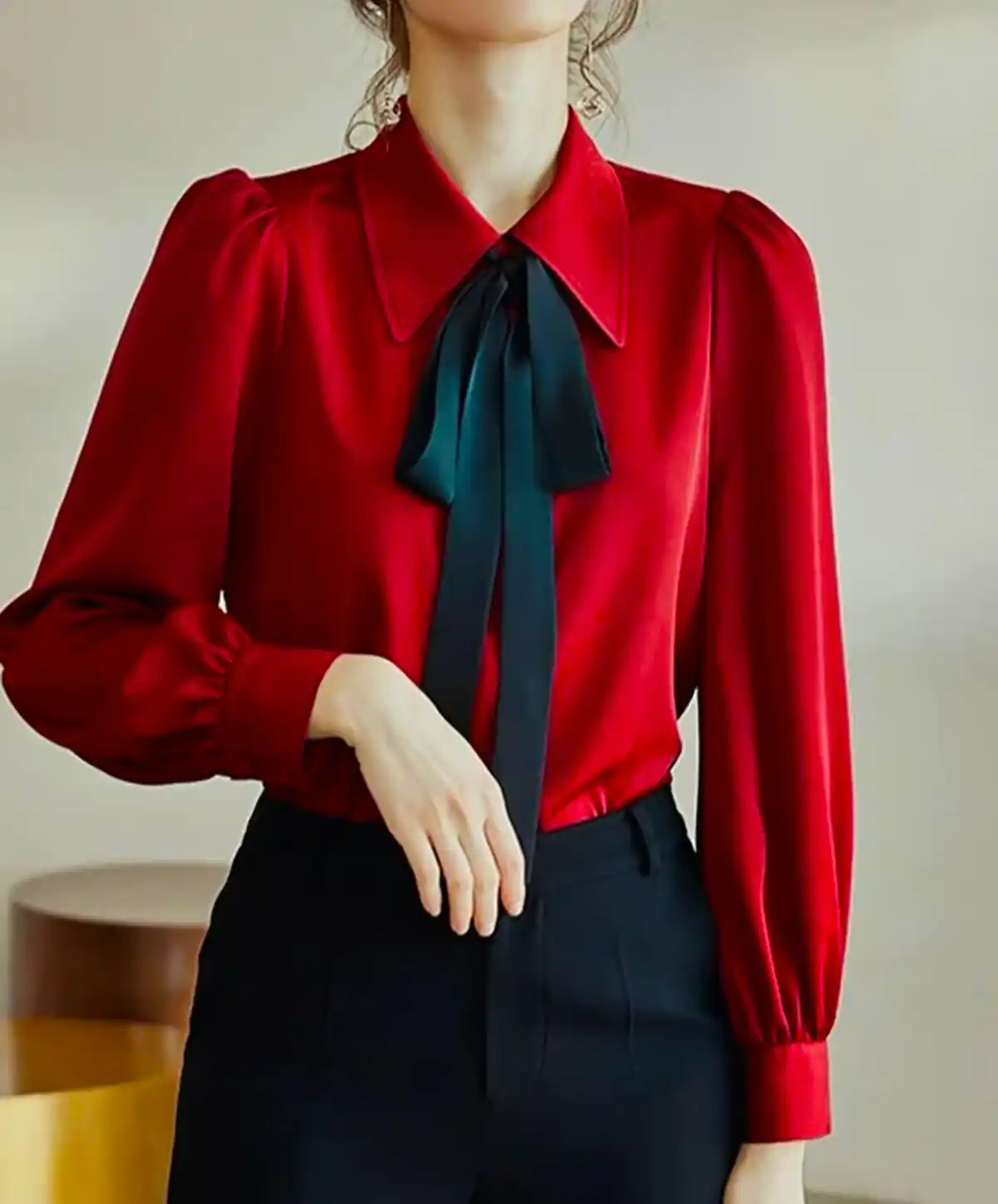 بلوز قرمز زنانه