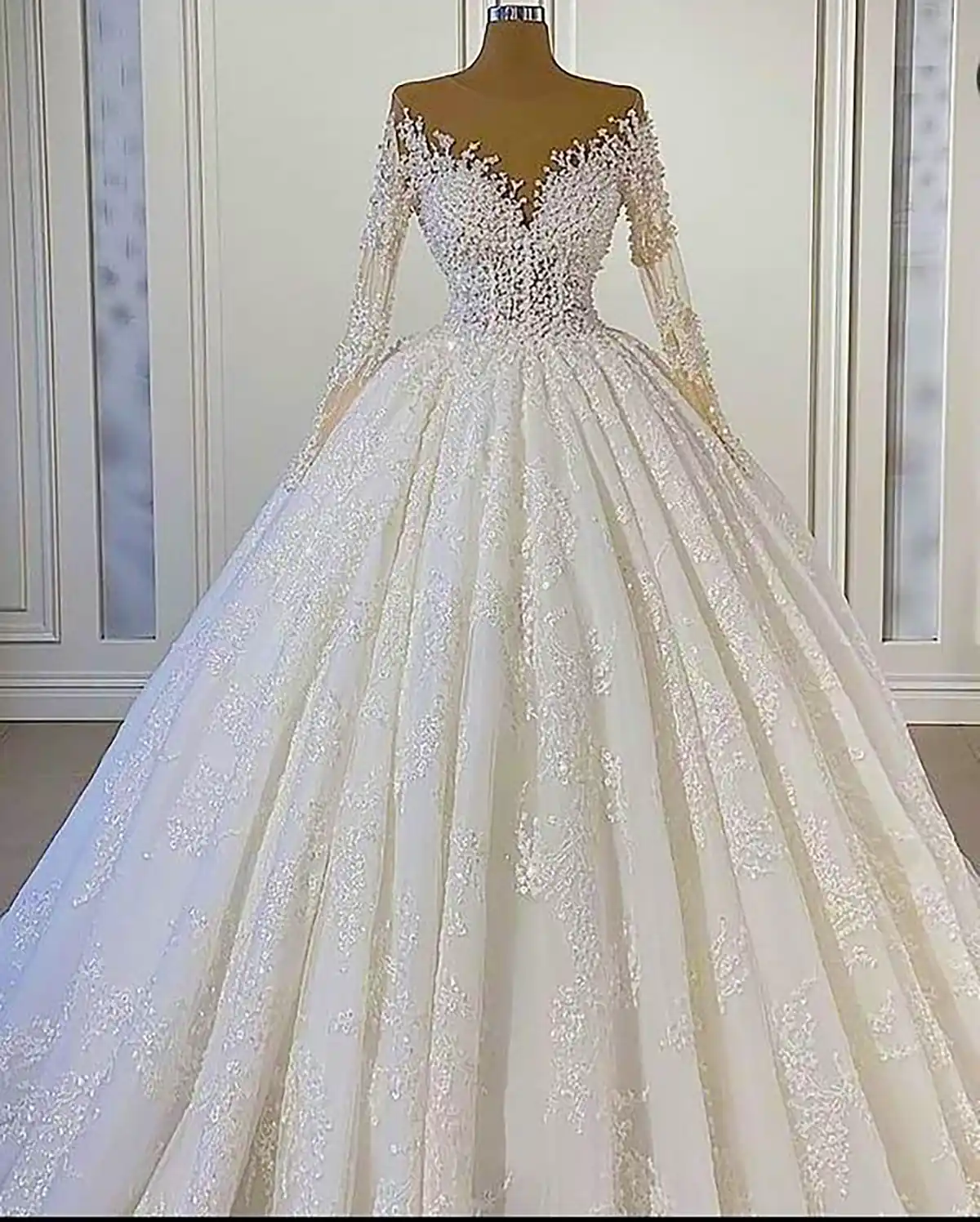 لباس عروس سفید شکیل