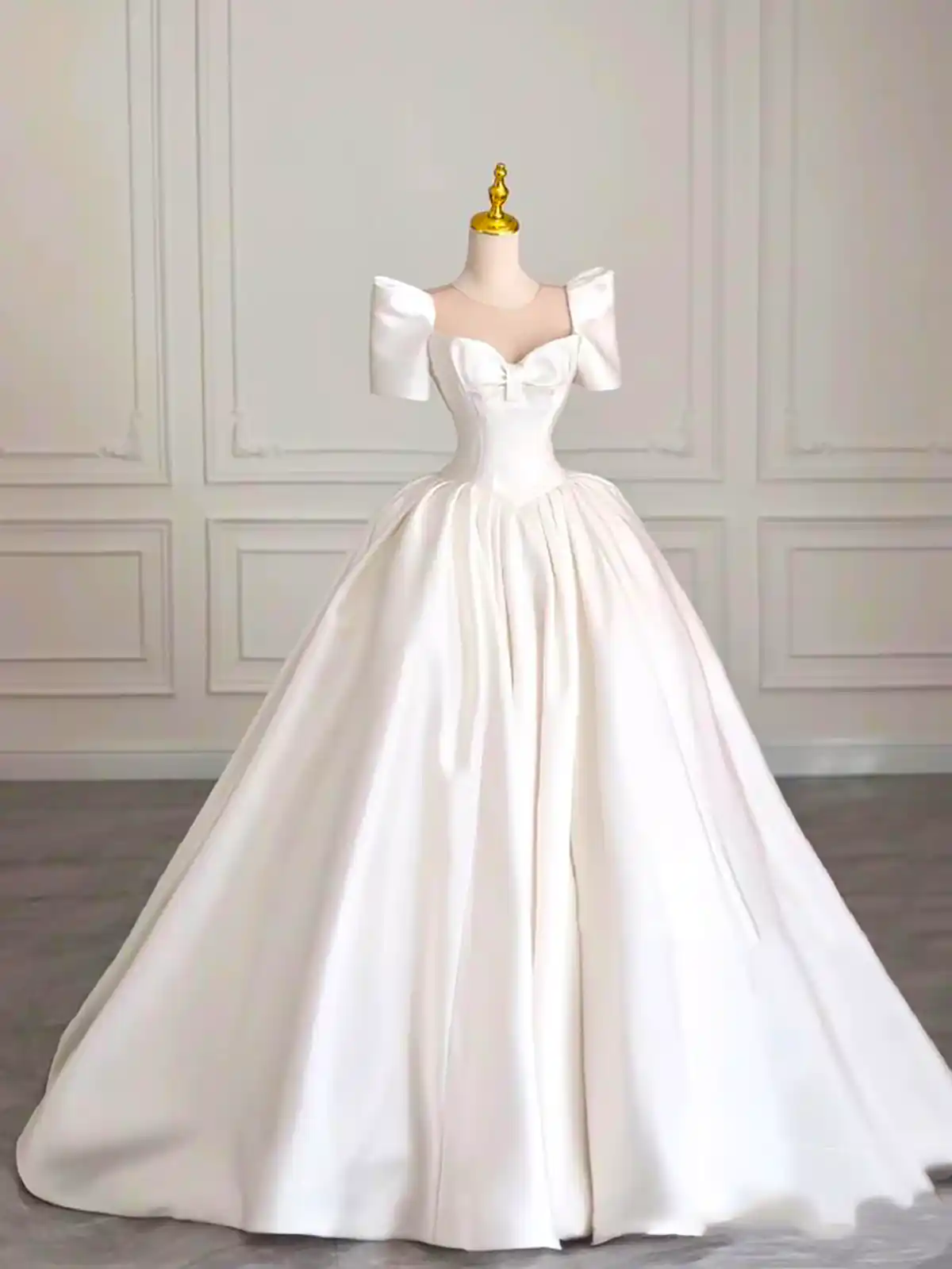 لباس عروس سفید شکیل