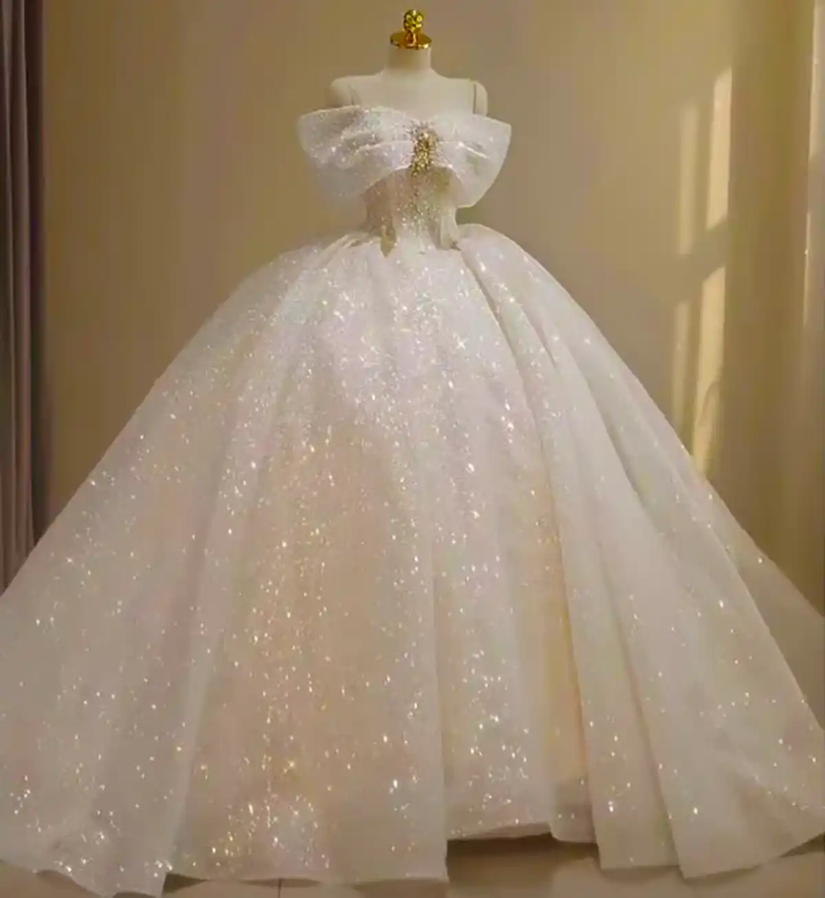 لباس عروس سفید شکیل