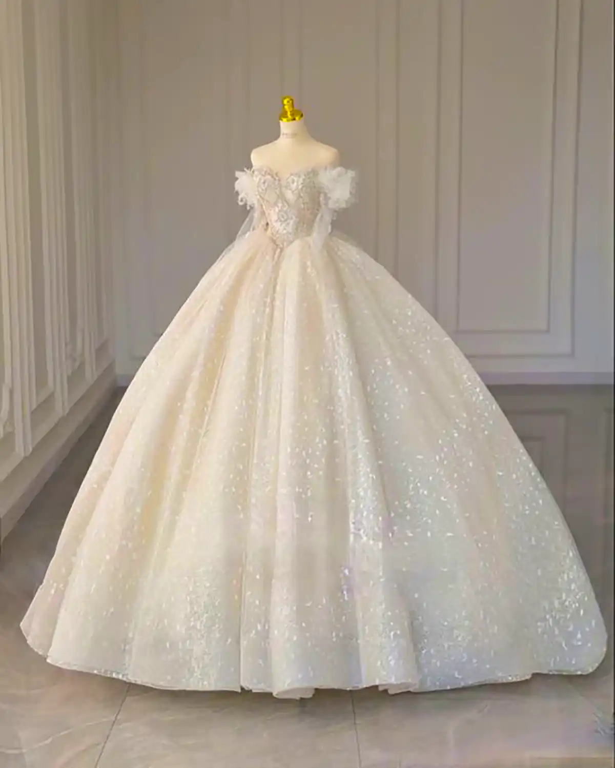 لباس عروس سفید شکیل