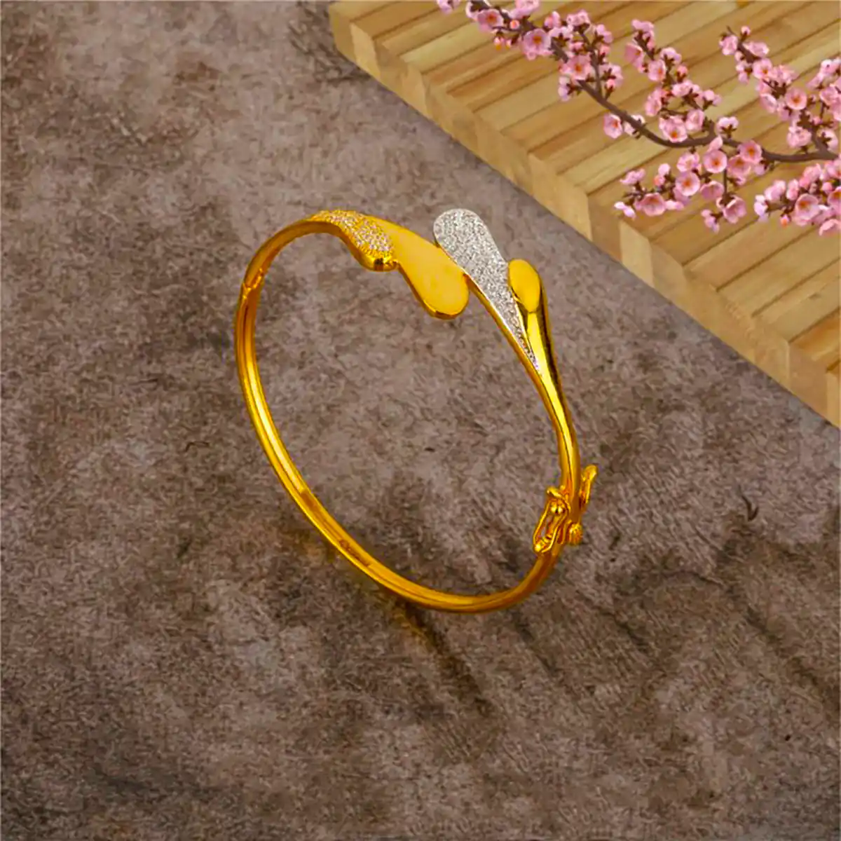 بنگل طلا زیبا