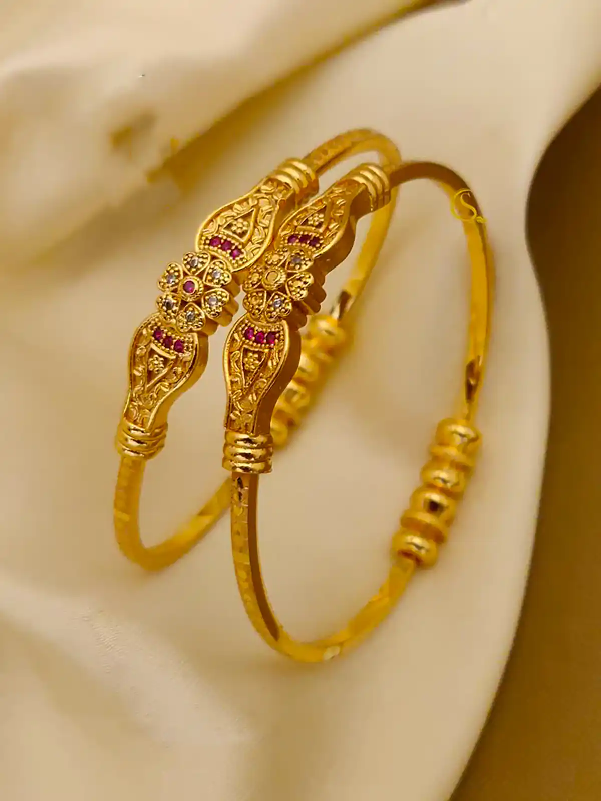 بنگل طلا زیبا