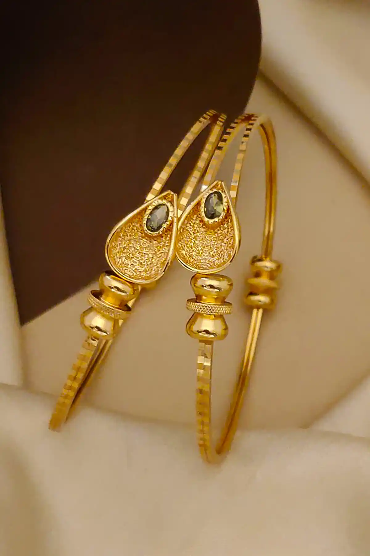 بنگل طلا زیبا