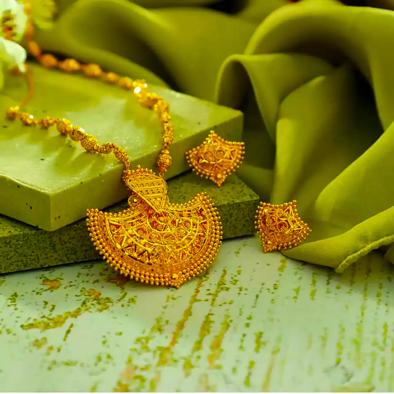 نیم ست طلا خاص