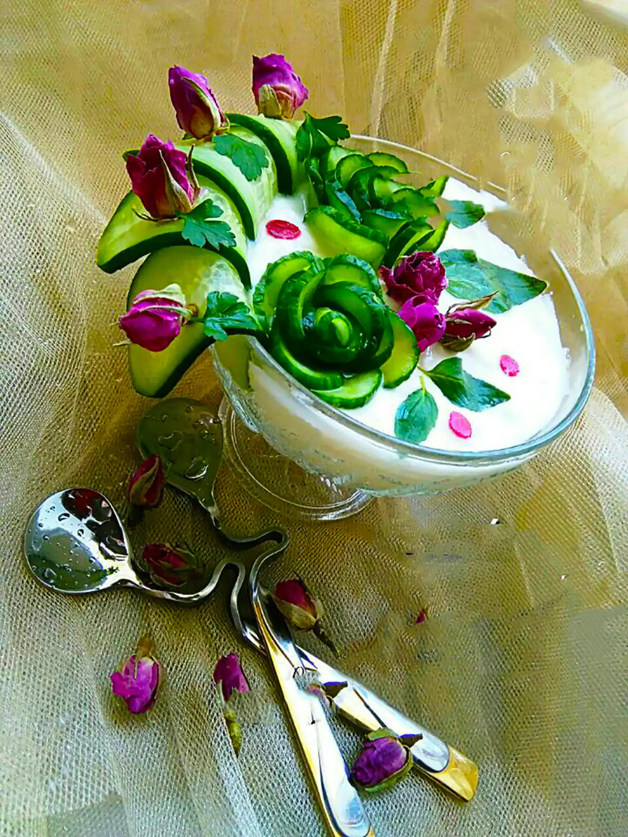 تزئین ماست مجلسی