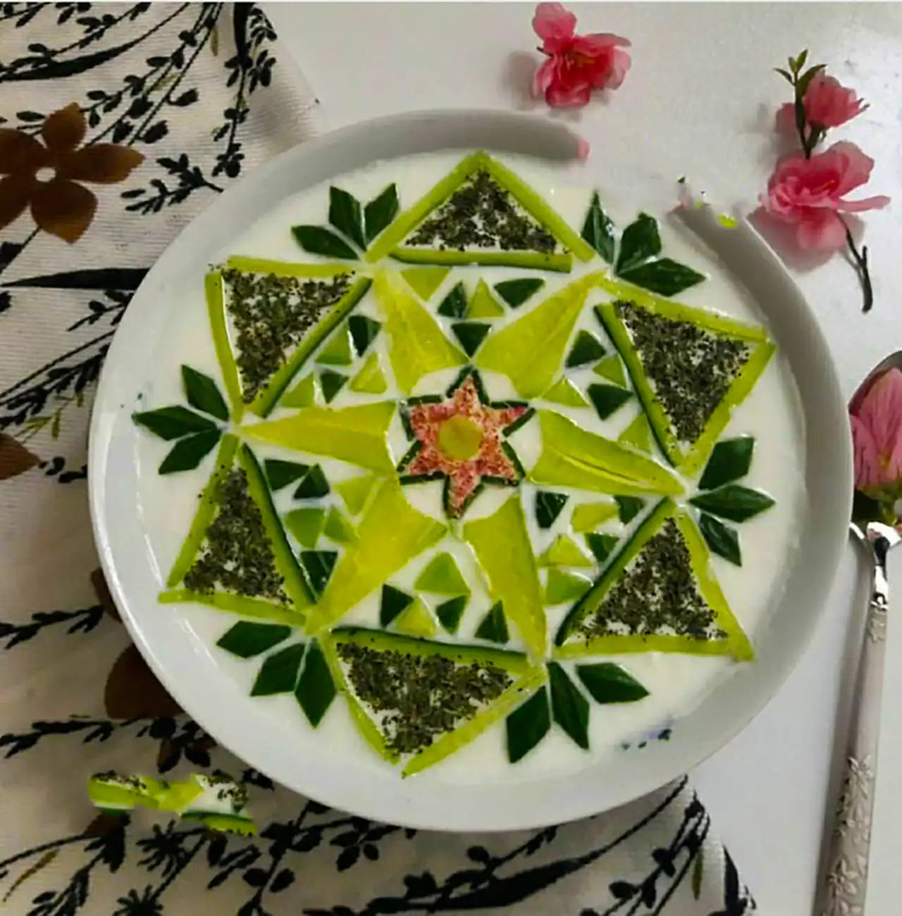 تزئین ماست مجلسی