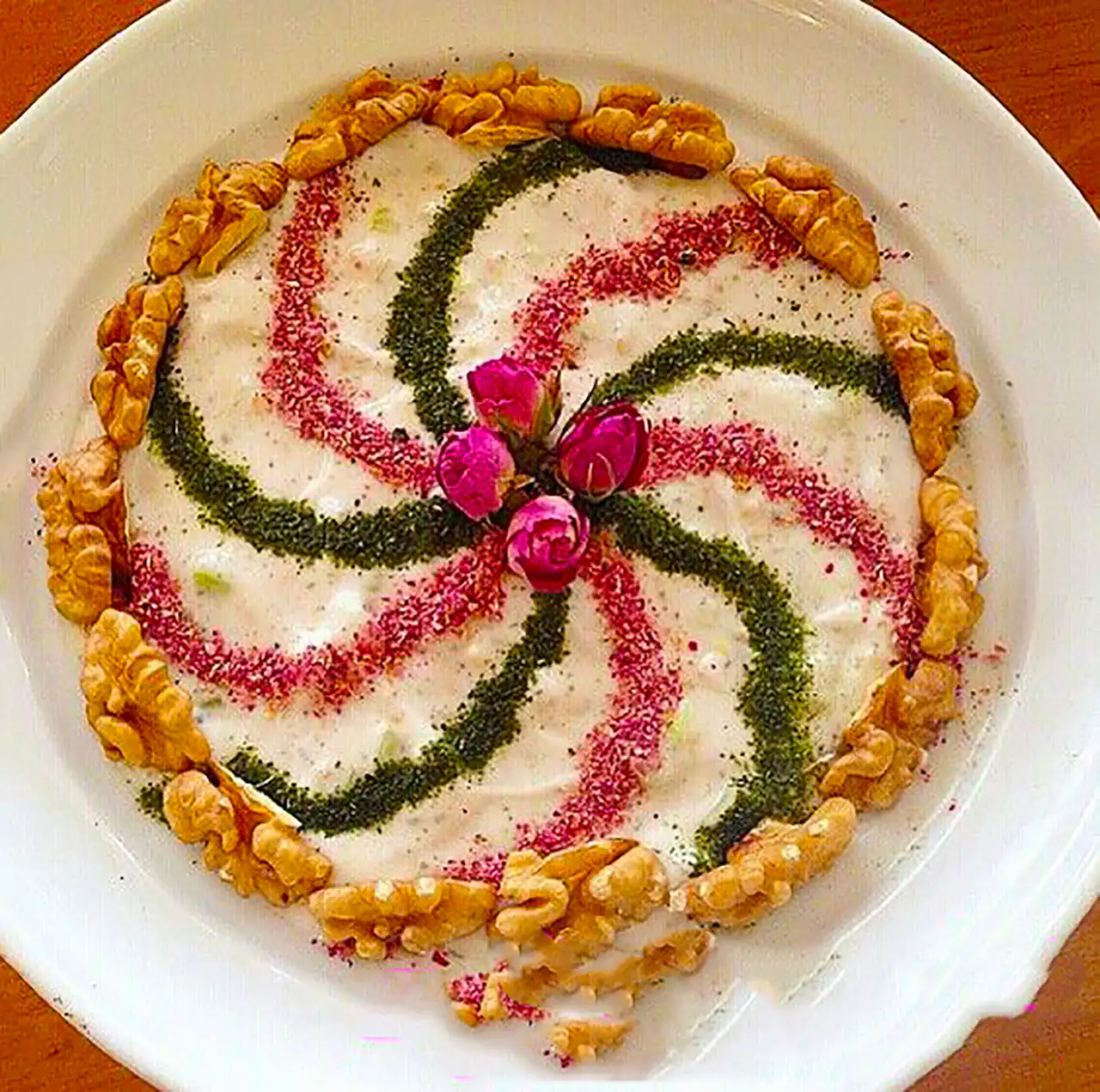 تزئین ماست مجلسی