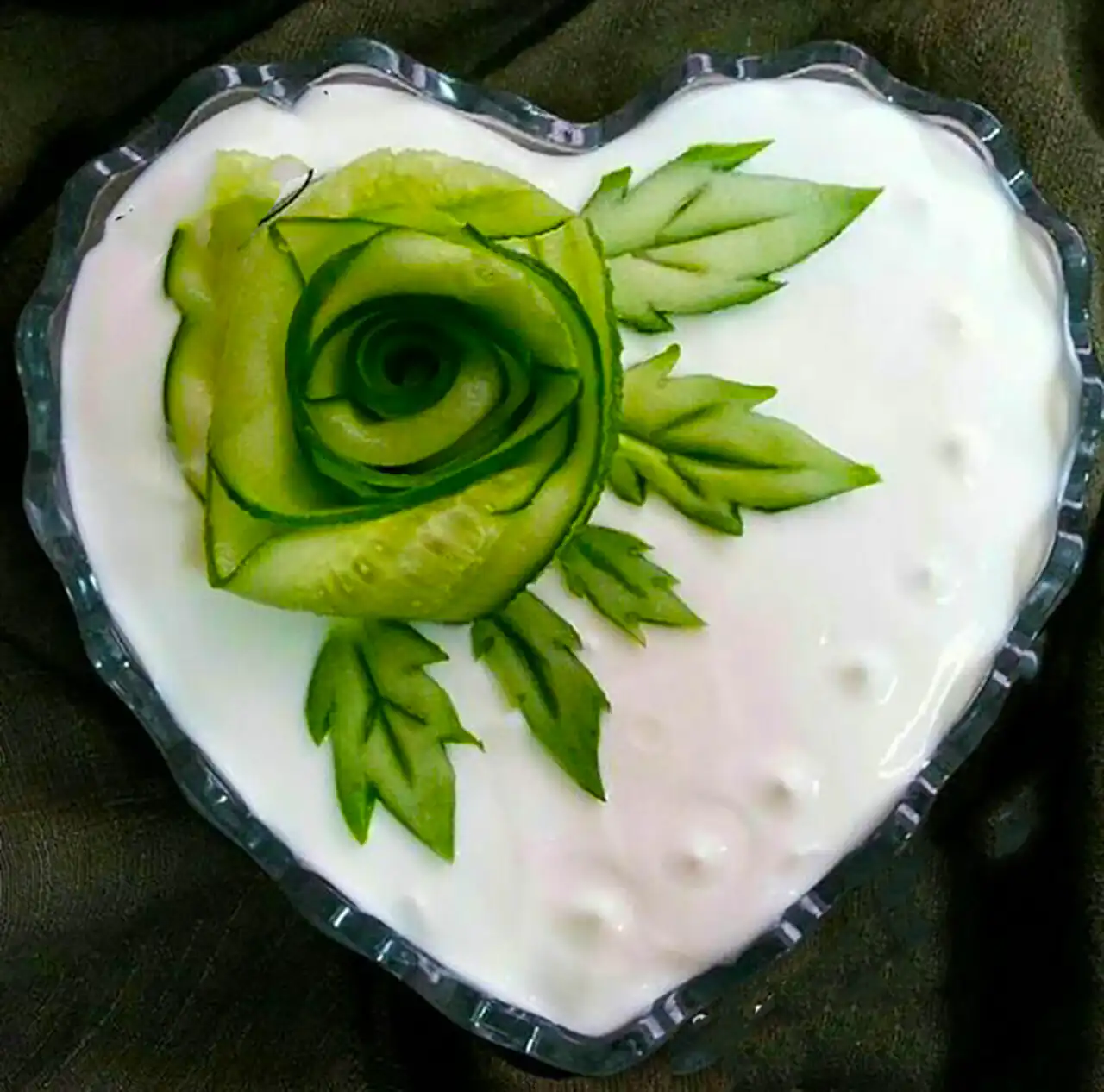 تزئین ماست مجلسی