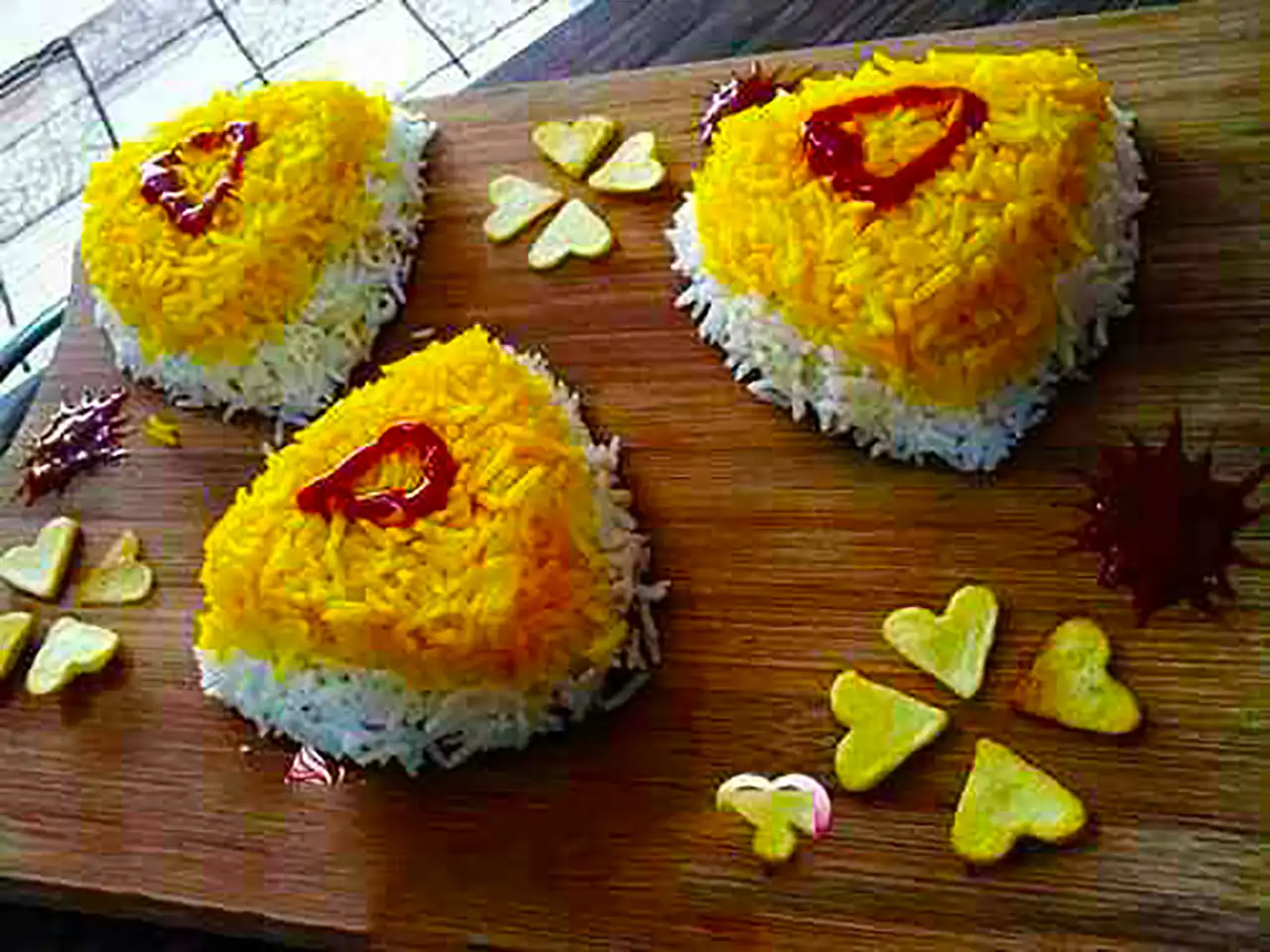 تزیین پلو زعفرانی