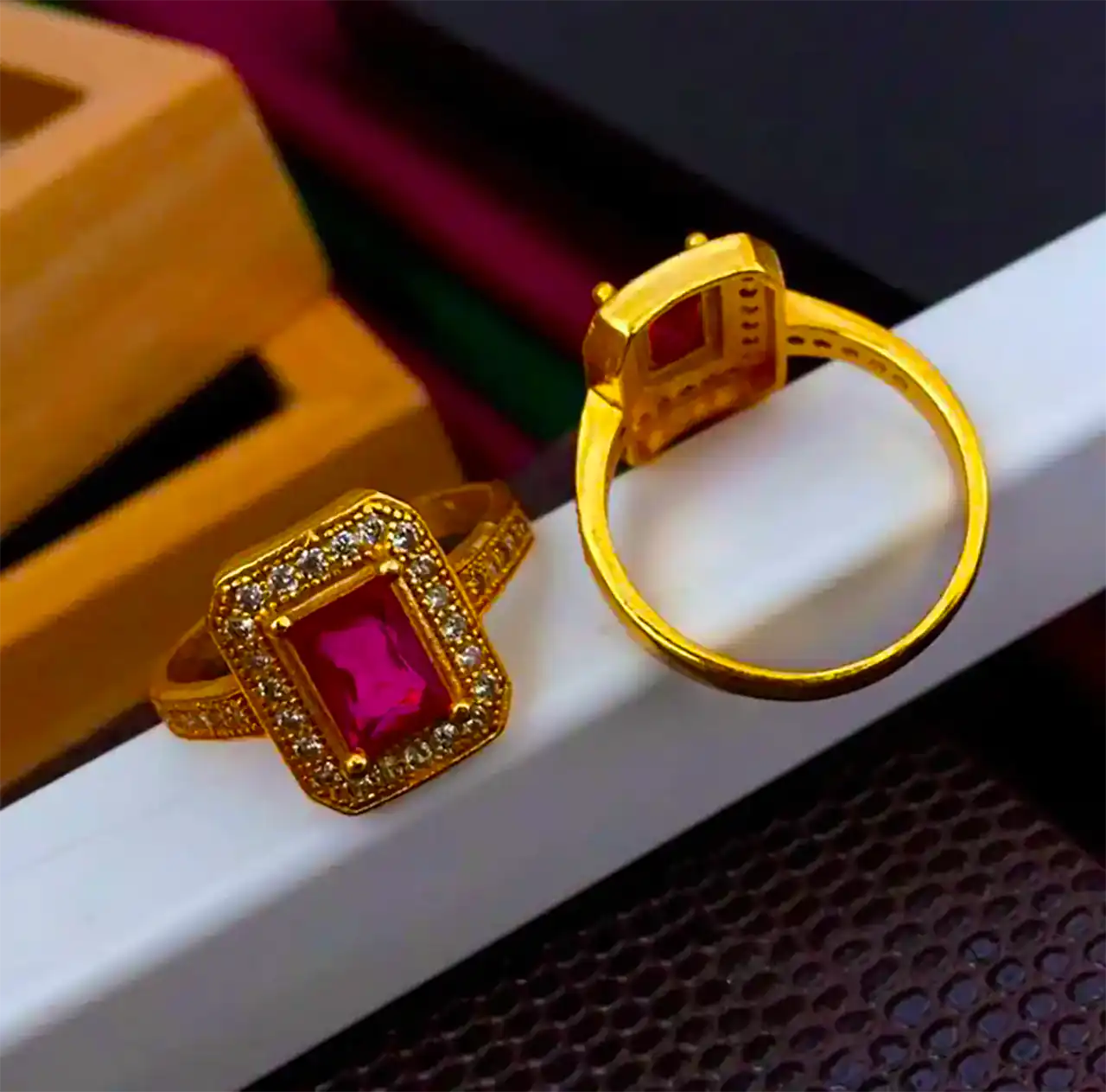 انگشتر نگین صورتی