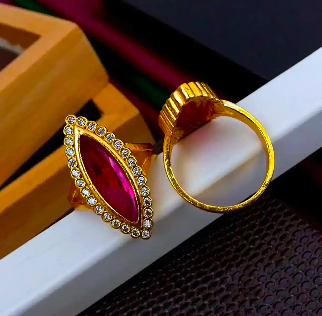 انگشتر نگین صورتی