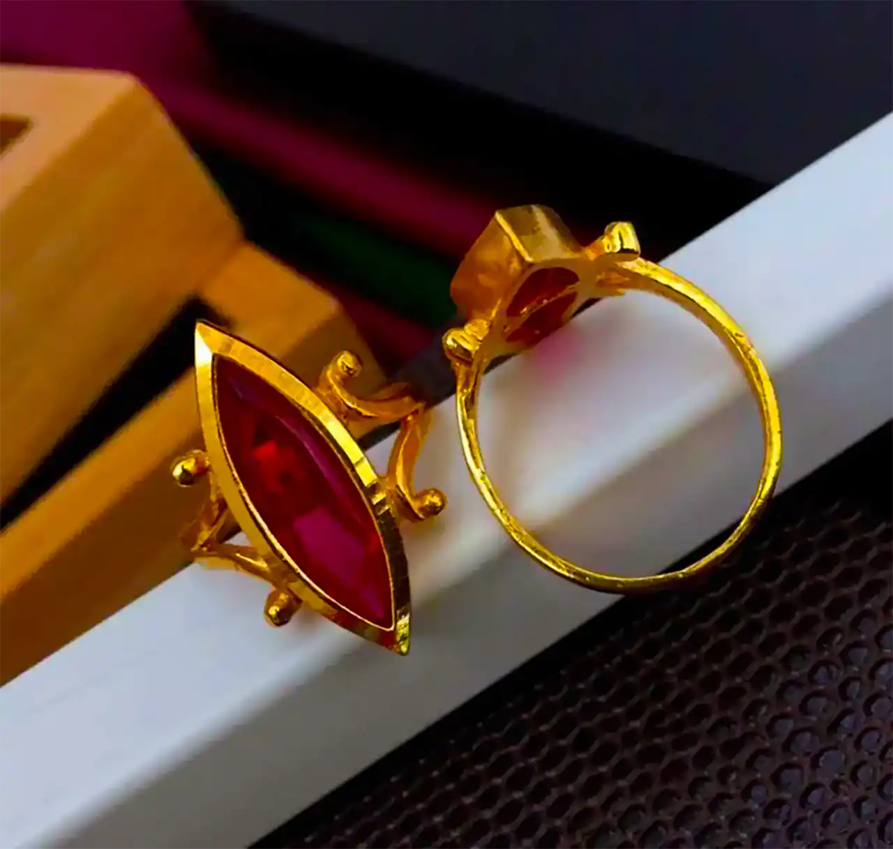 انگشتر نگین صورتی