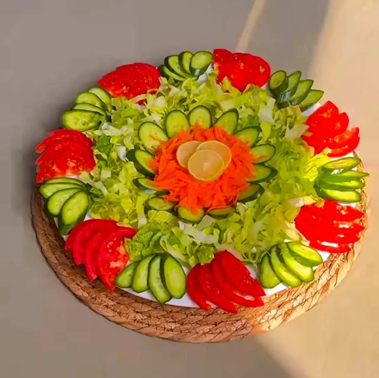 دیزاین سالاد کاهو