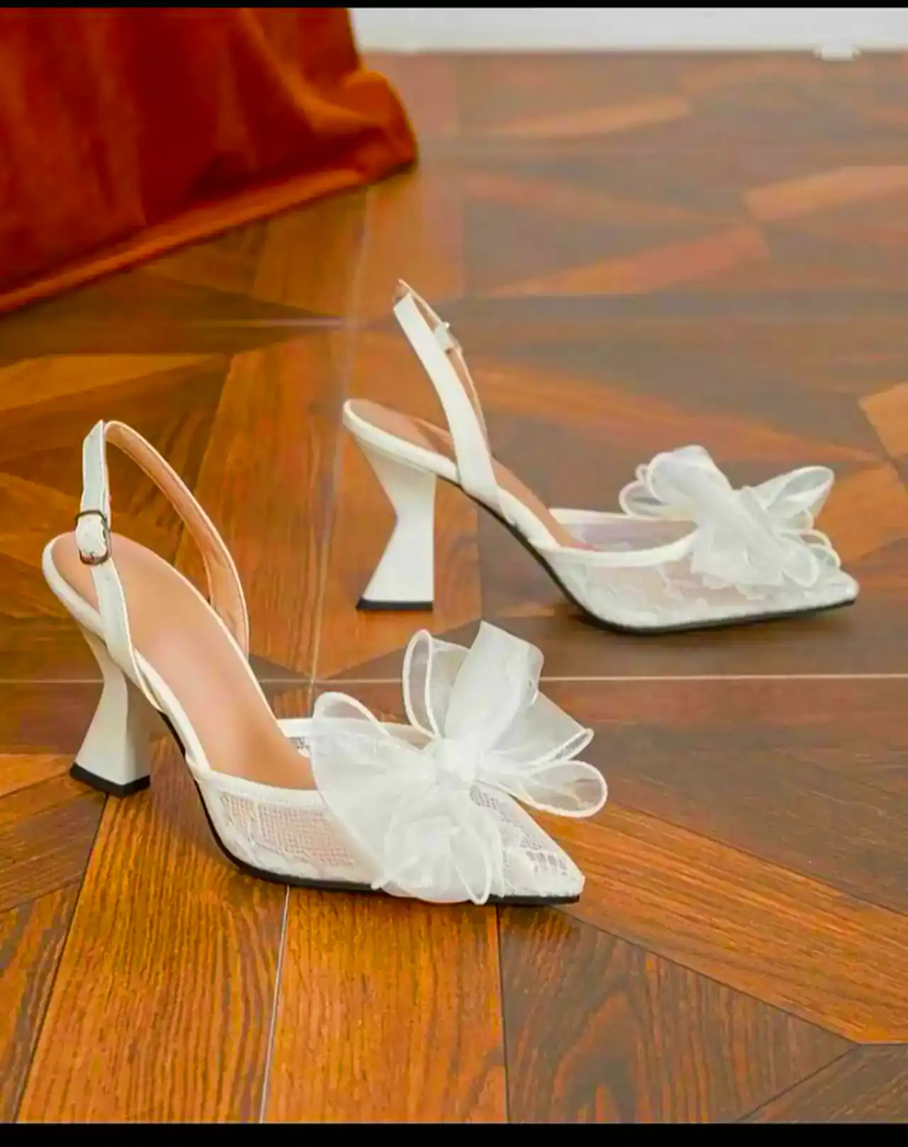 کفش سفید عروس