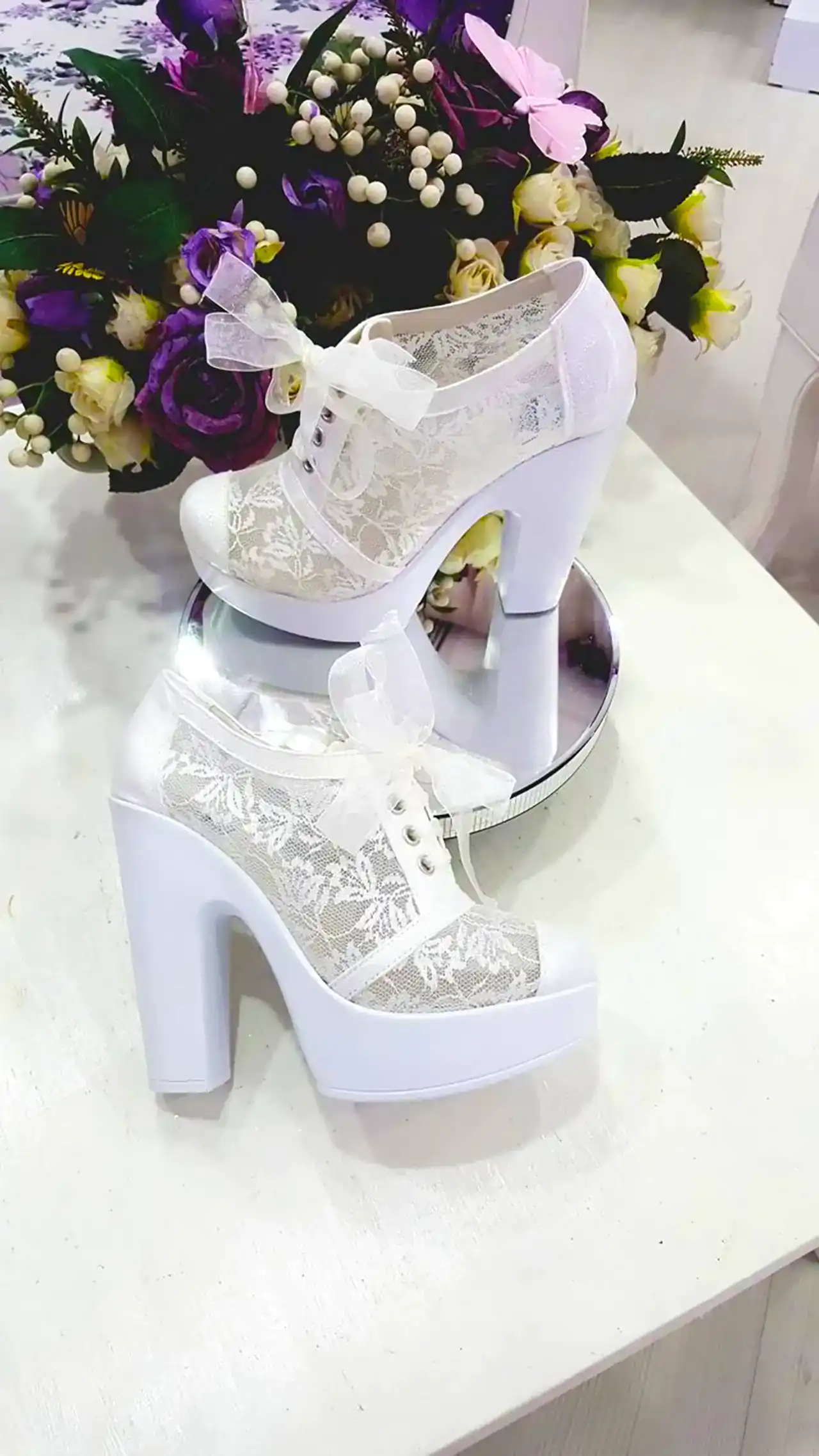 کفش سفید عروس