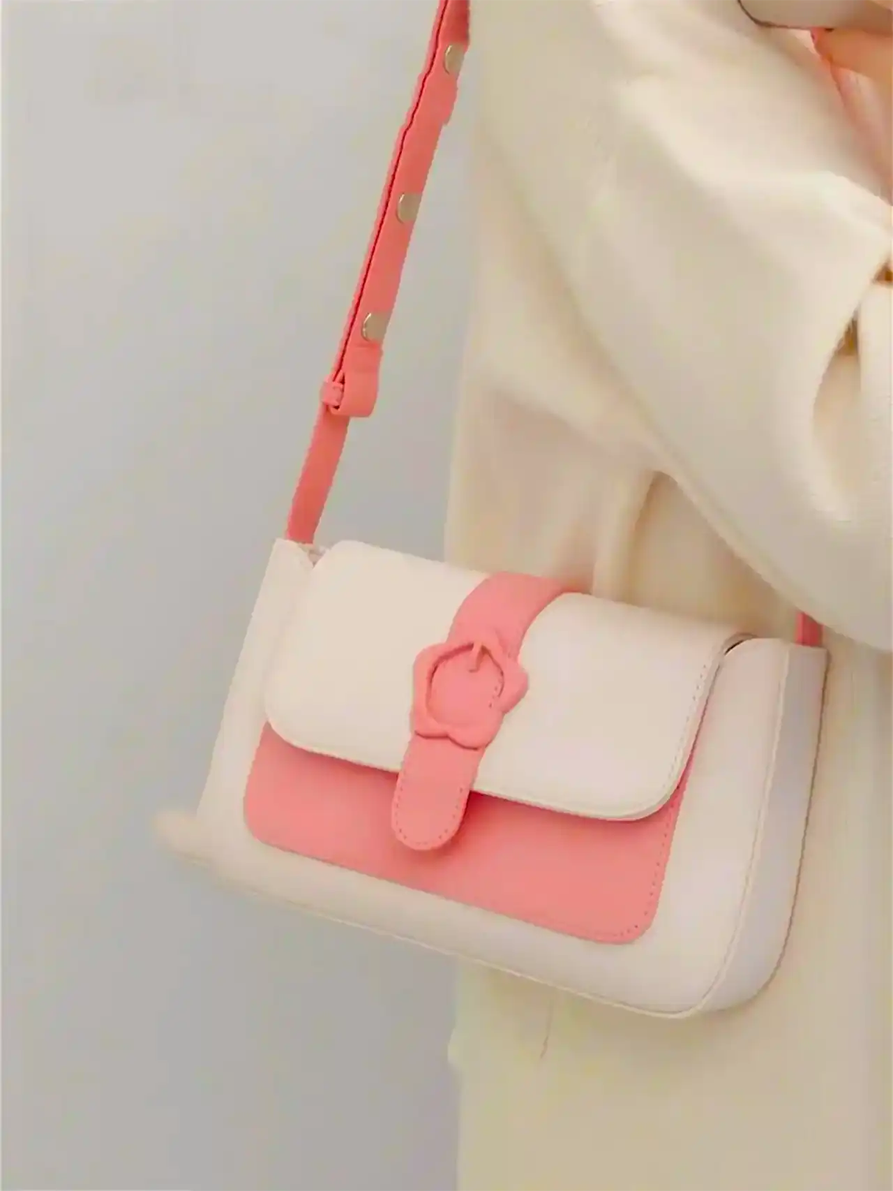 کیف دوشی صورتی