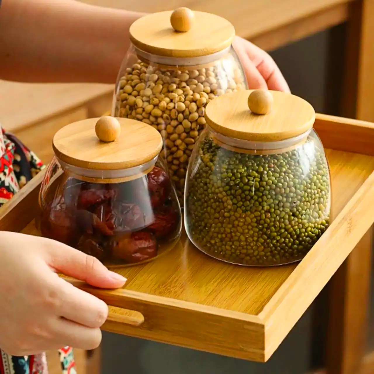 بانک تنقلات شیشه ای درب چوبی