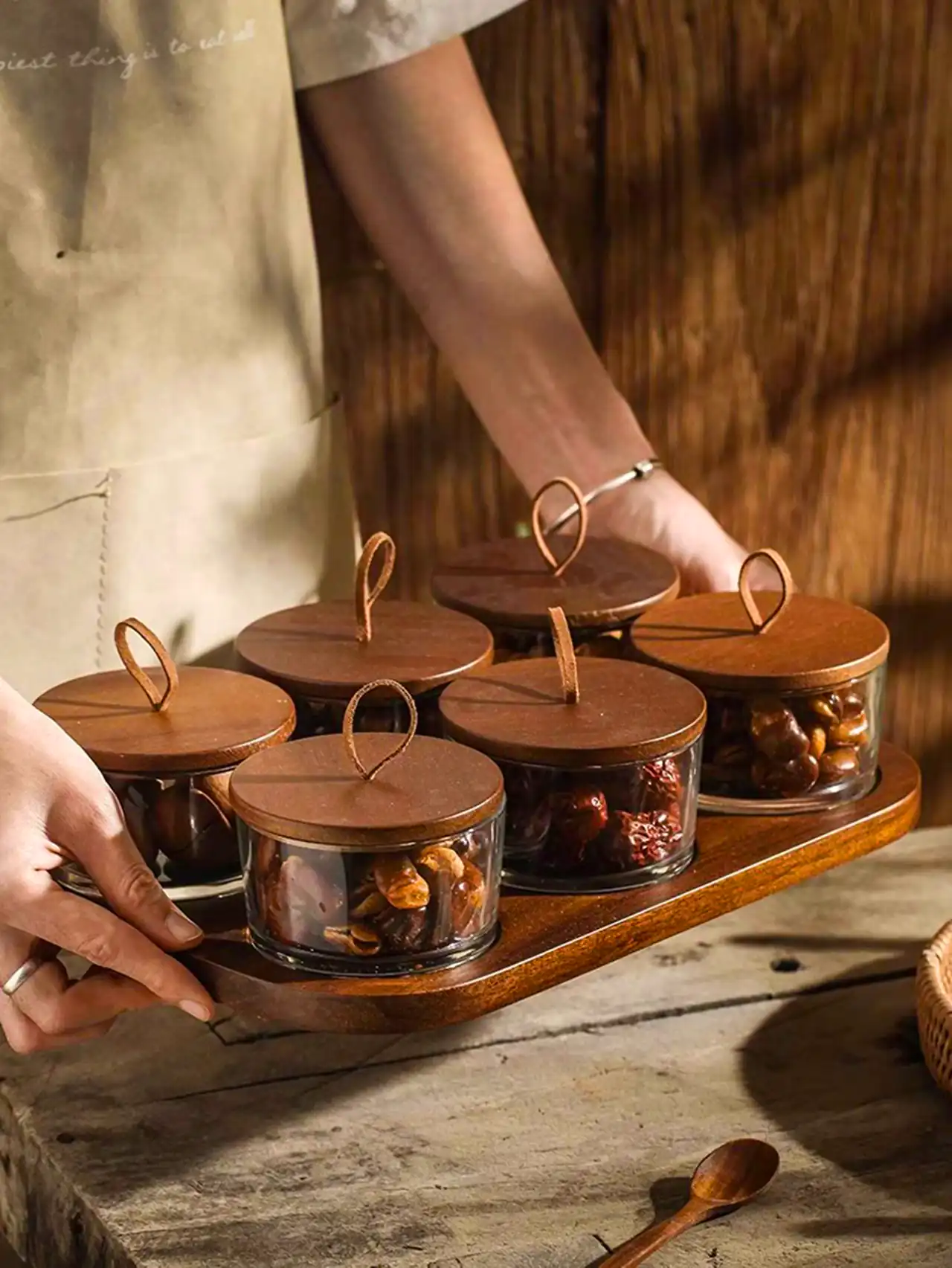 بانک تنقلات شیشه ای درب چوبی