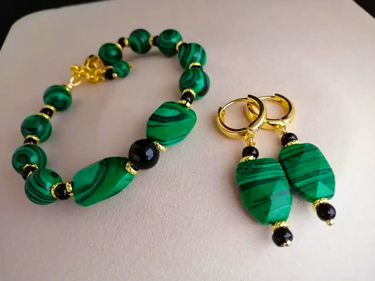 دستبند سنگ زمرد