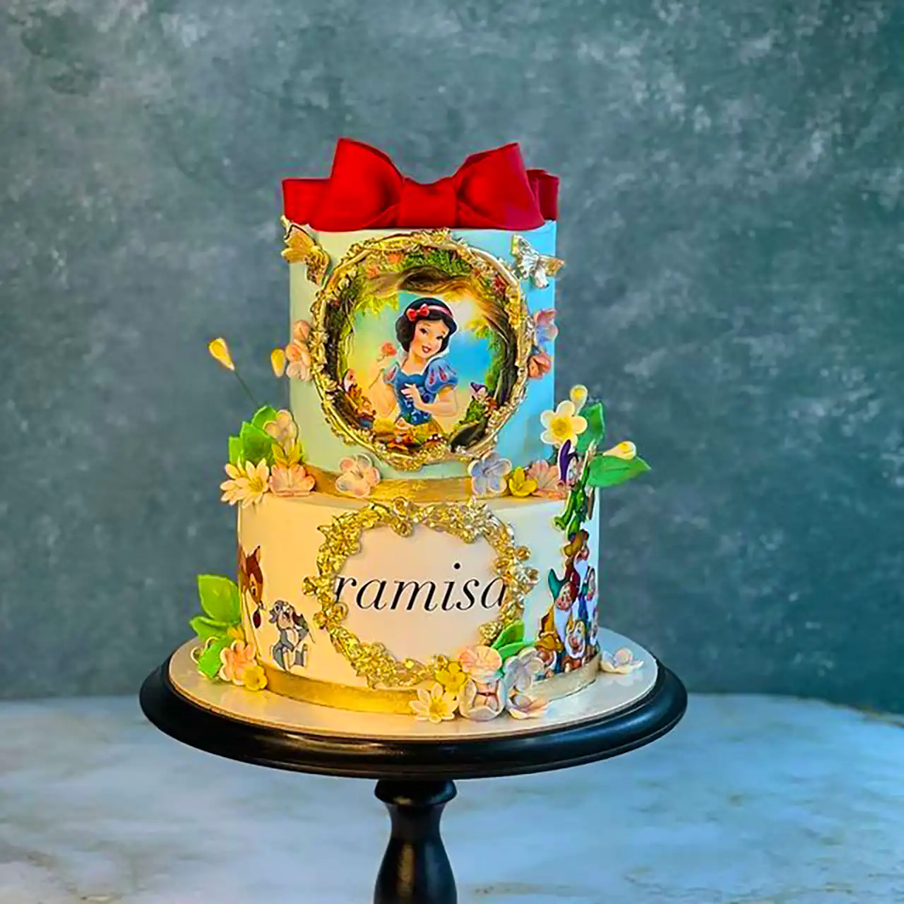 کیک تولد سفیدبرفی