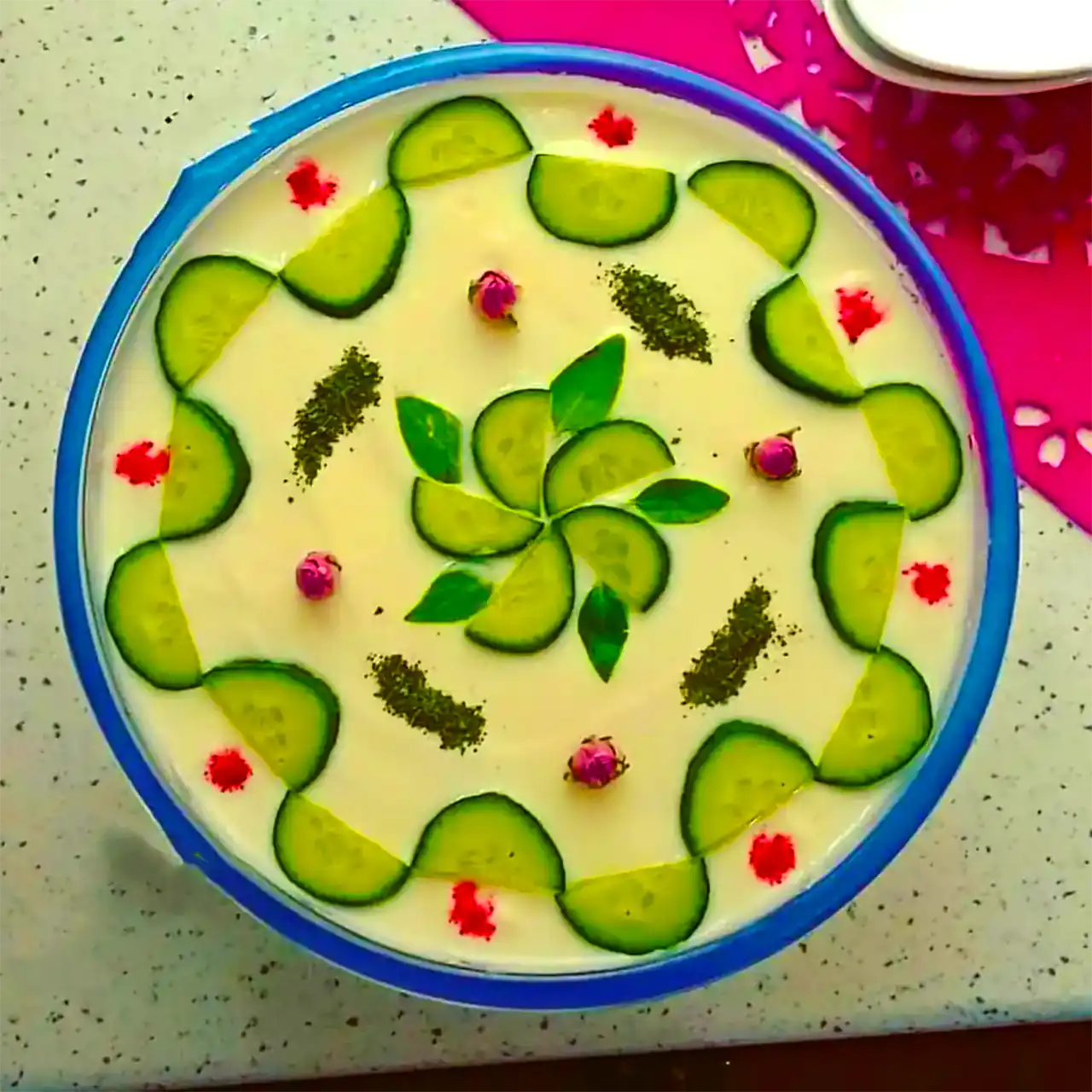 تزیین ماست با خیار