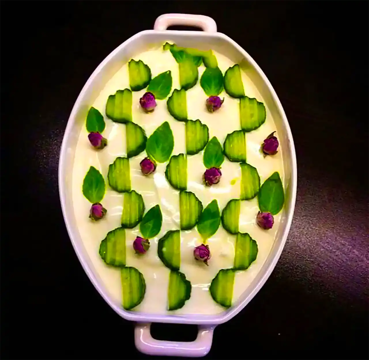 تزیین ماست با خیار