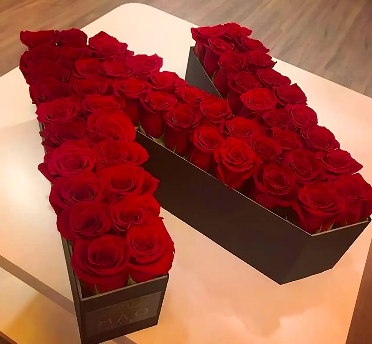 باکس گل رز شیک