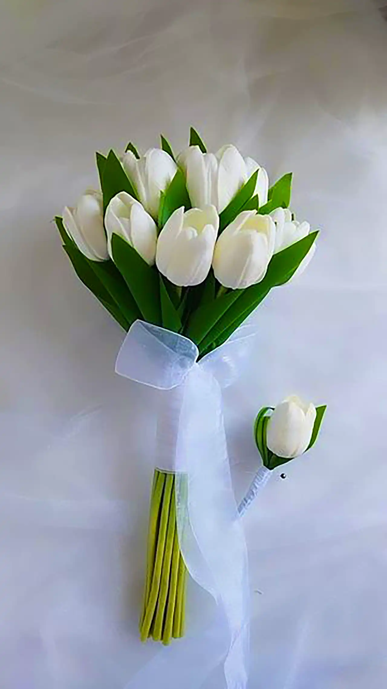 دسته گل لاله سفید عروس