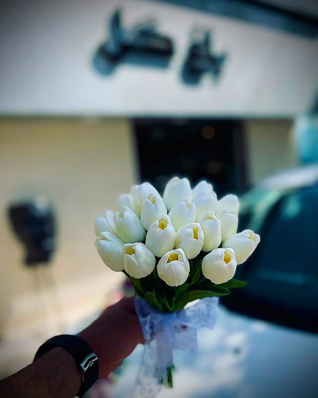 دسته گل لاله سفید عروس