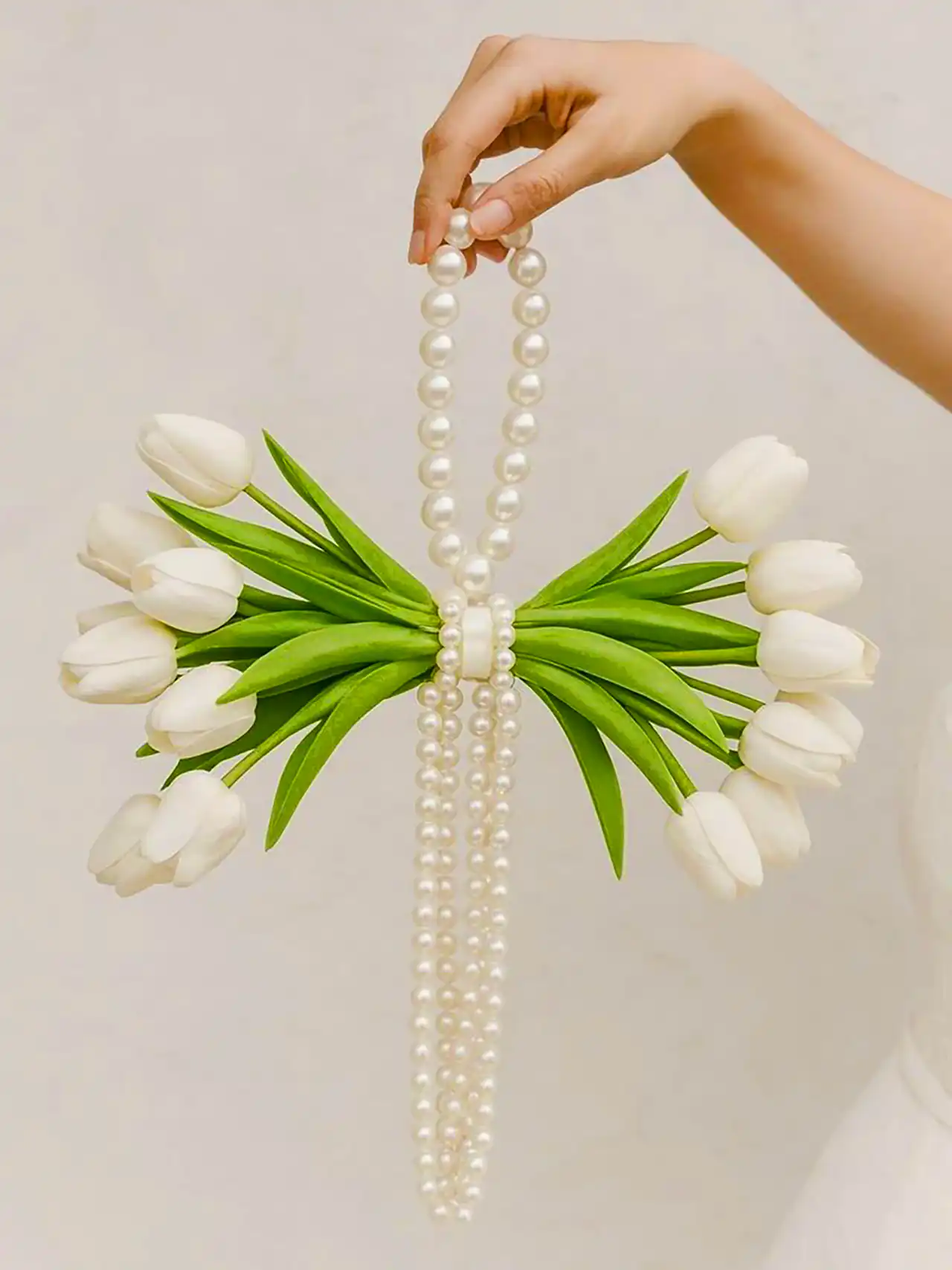 دسته گل لاله سفید عروس