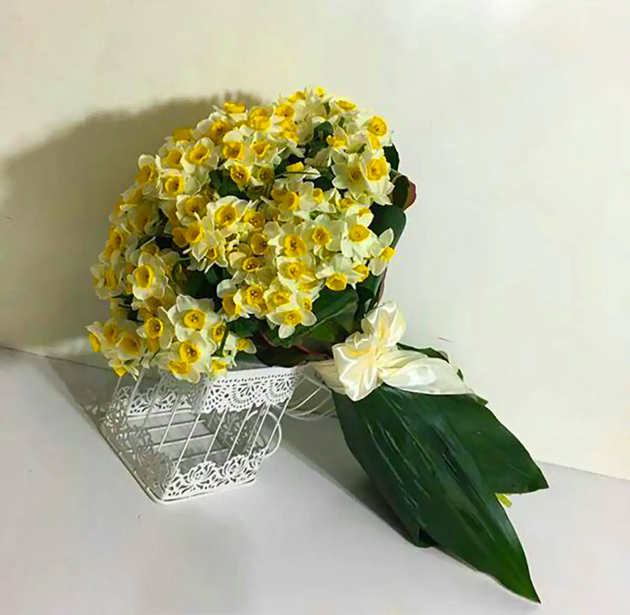 دسته گل نرگس زیبا