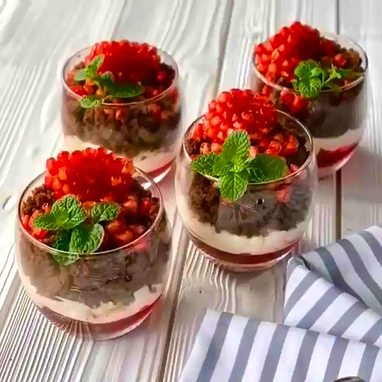 دسر انار برای یلدا