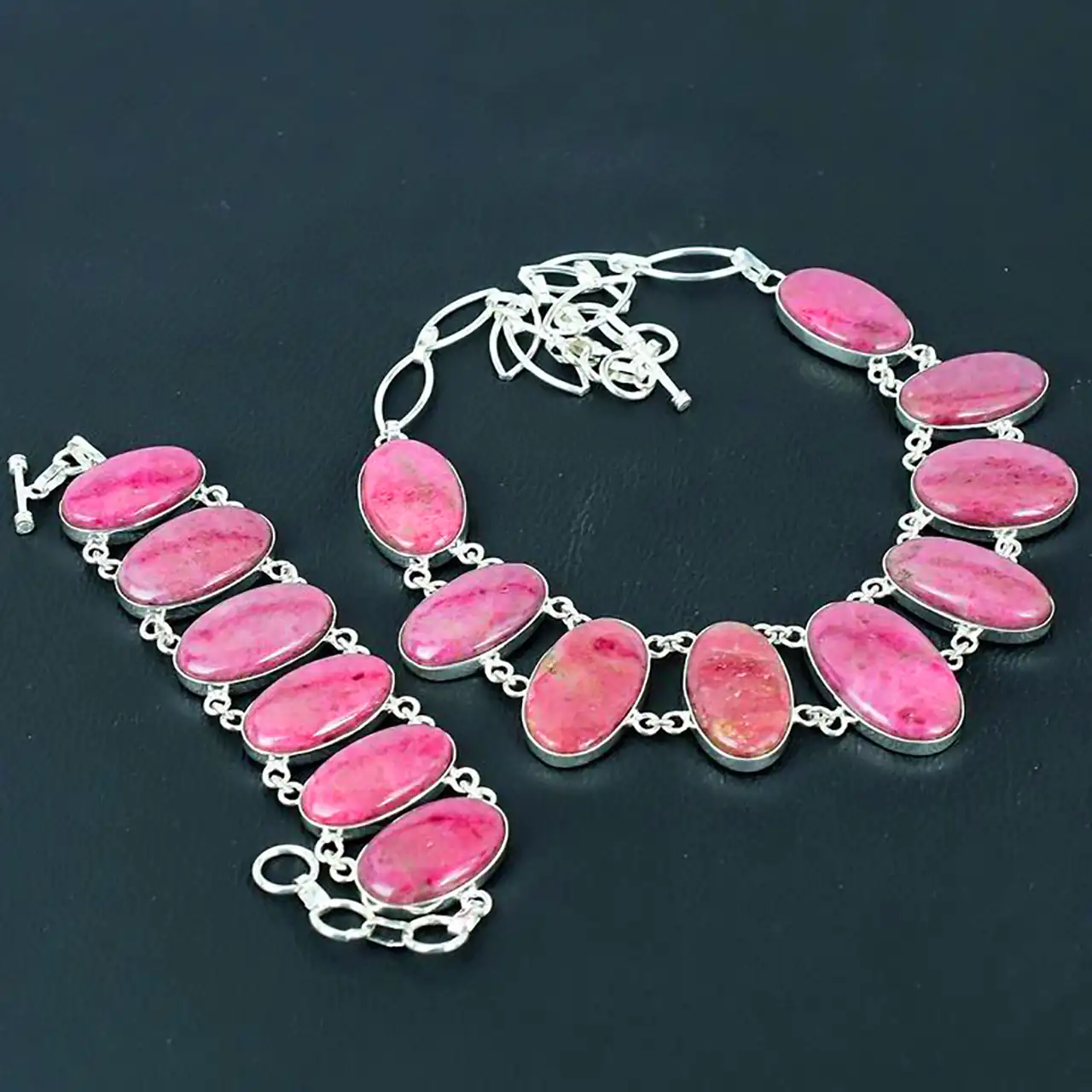 گردنبند نگین صورتی