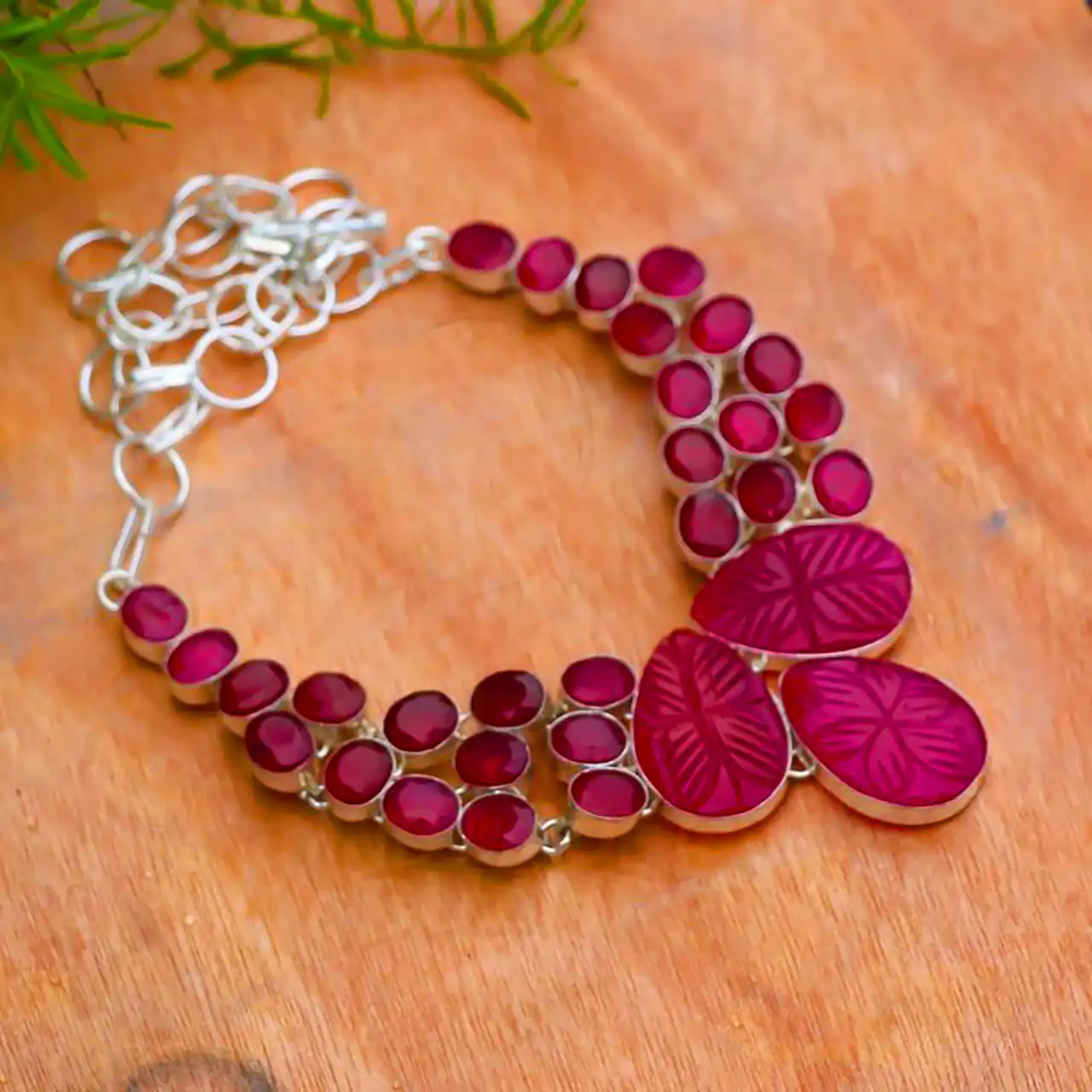 گردنبند نگین صورتی