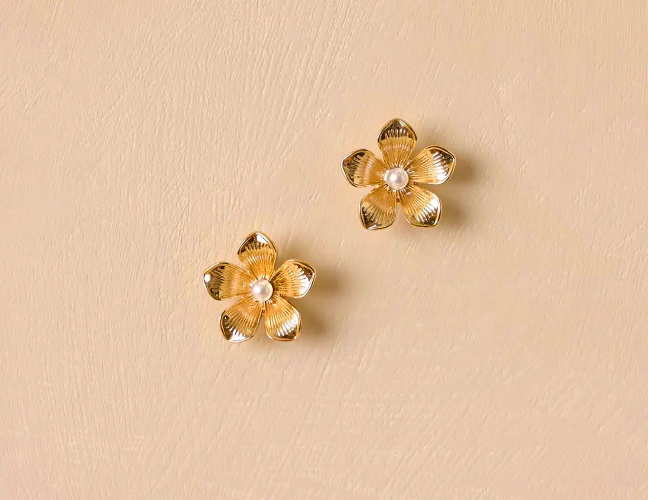 گوشواره میخی طلا اقتصادی