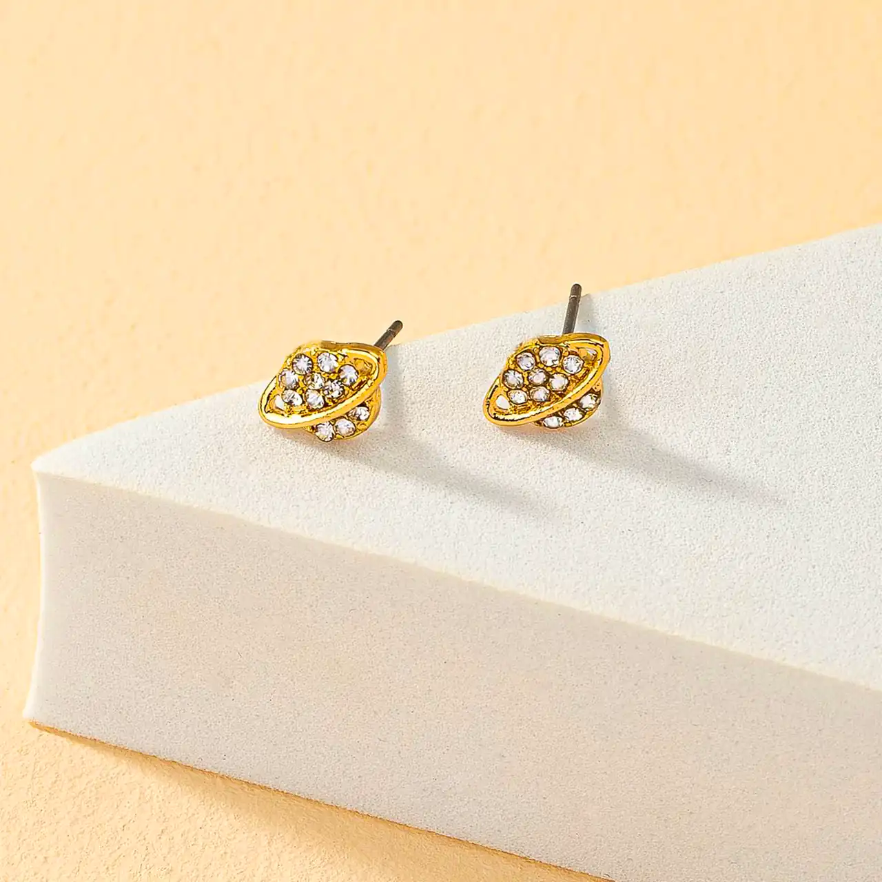 گوشواره میخی طلا اقتصادی