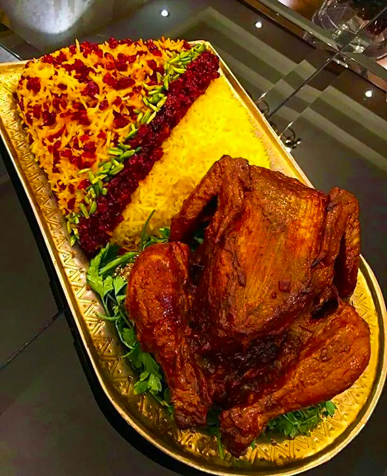 مرغ شکم پر مجلسی