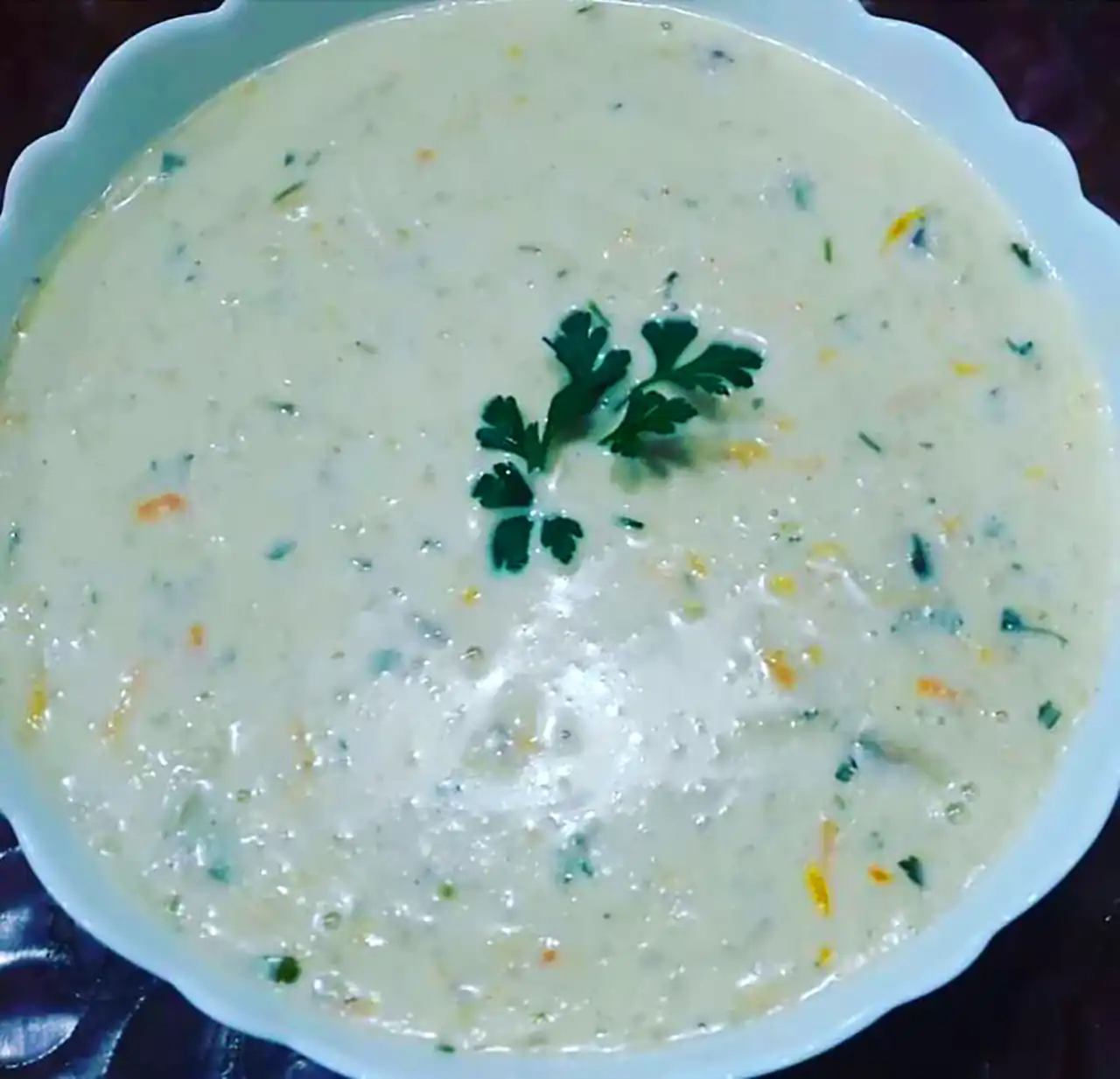 سرو سوپ شیر و قارچ