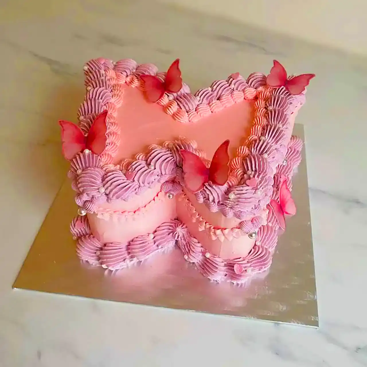 کیک تولد پروانه ای زیبا