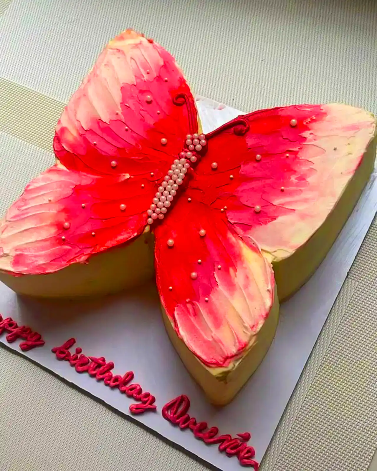 کیک تولد پروانه ای زیبا