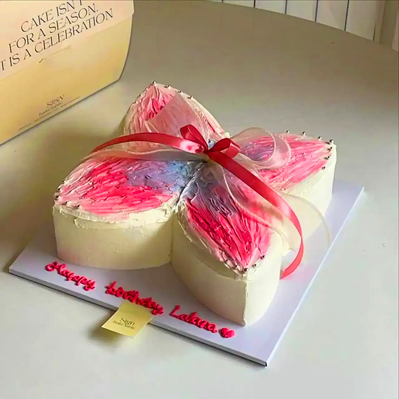 کیک تولد پروانه ای زیبا