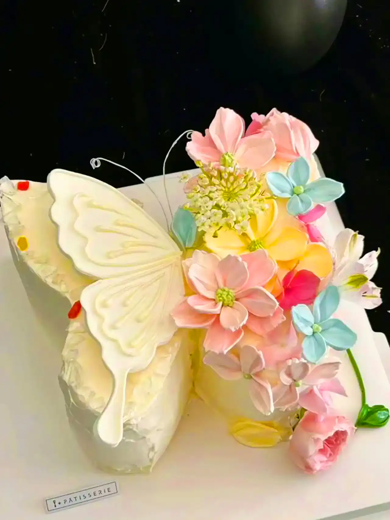 کیک تولد پروانه ای زیبا