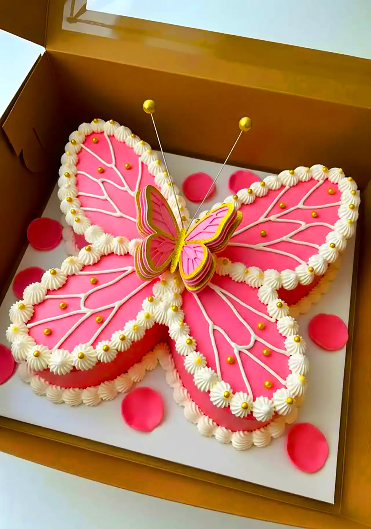 کیک تولد پروانه ای زیبا