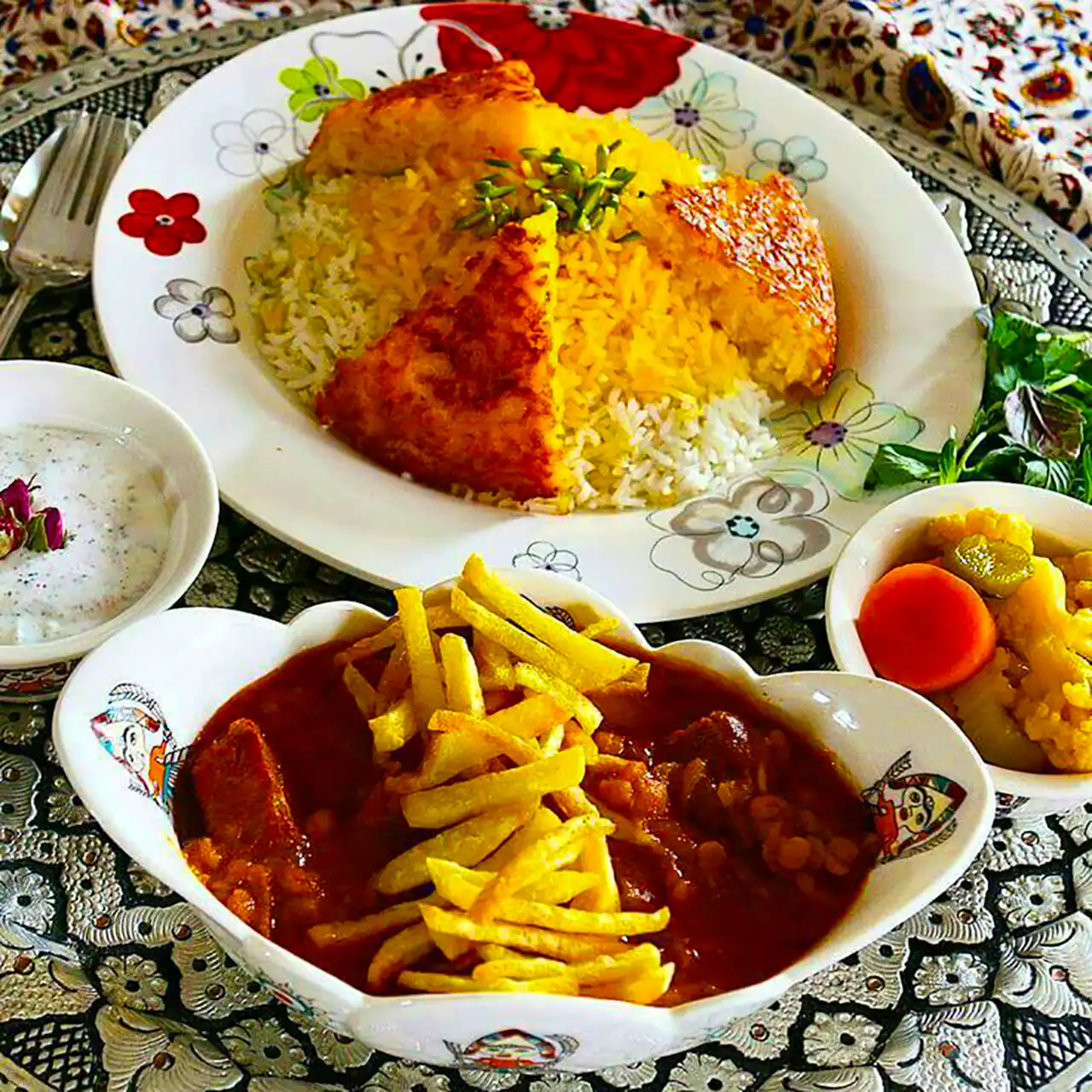 سرو سنتی خورشت قیمه