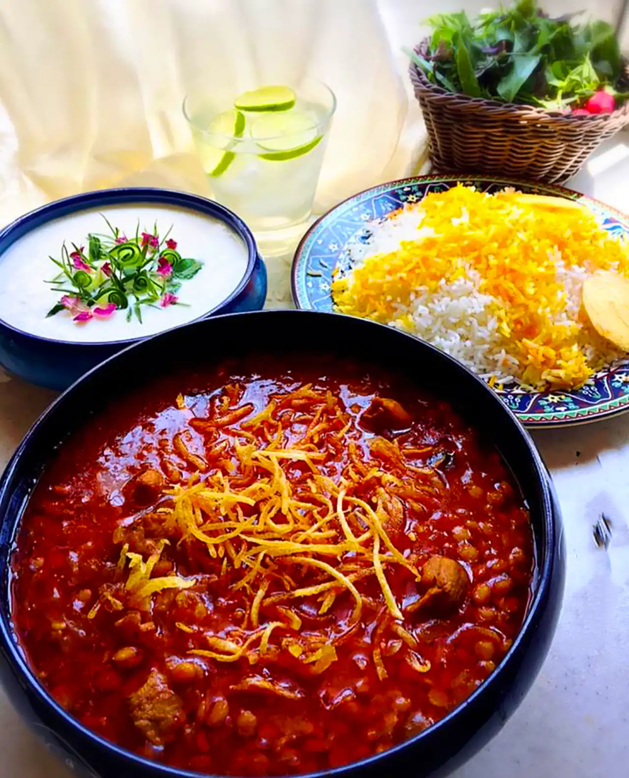 سرو سنتی خورشت قیمه